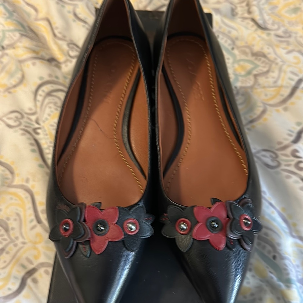 Previously word Coach floral appliqué black flats size 7.5